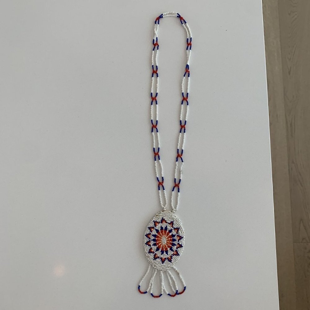 Vintage Native American seed bead pendant necklace